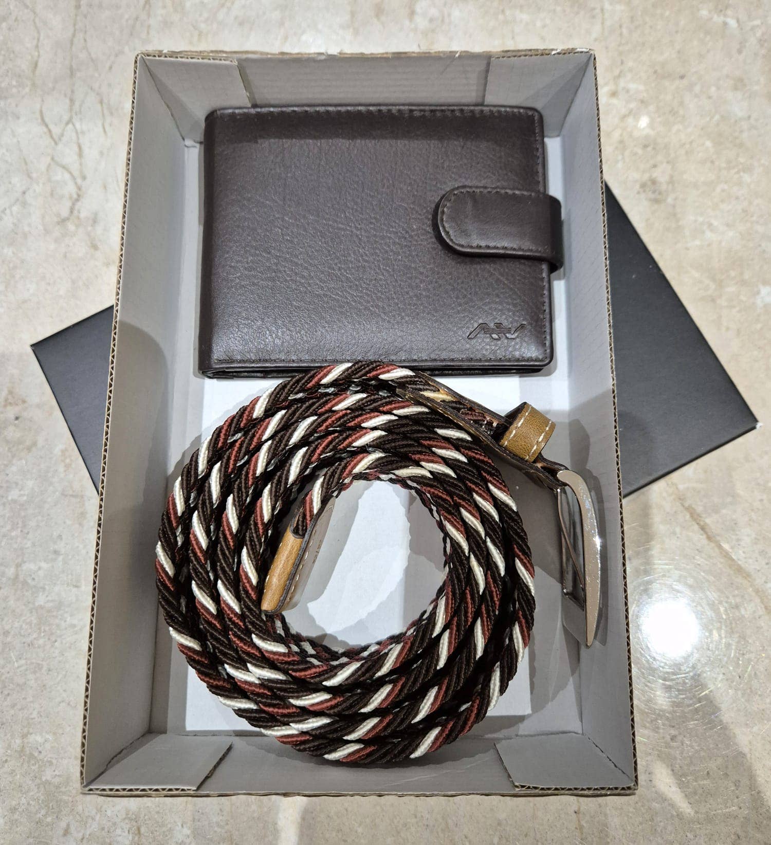 ENSEMBLE PORTEFEUILLE EN CUIR AVEC CEINTURES ÉLASTIQUES: 1