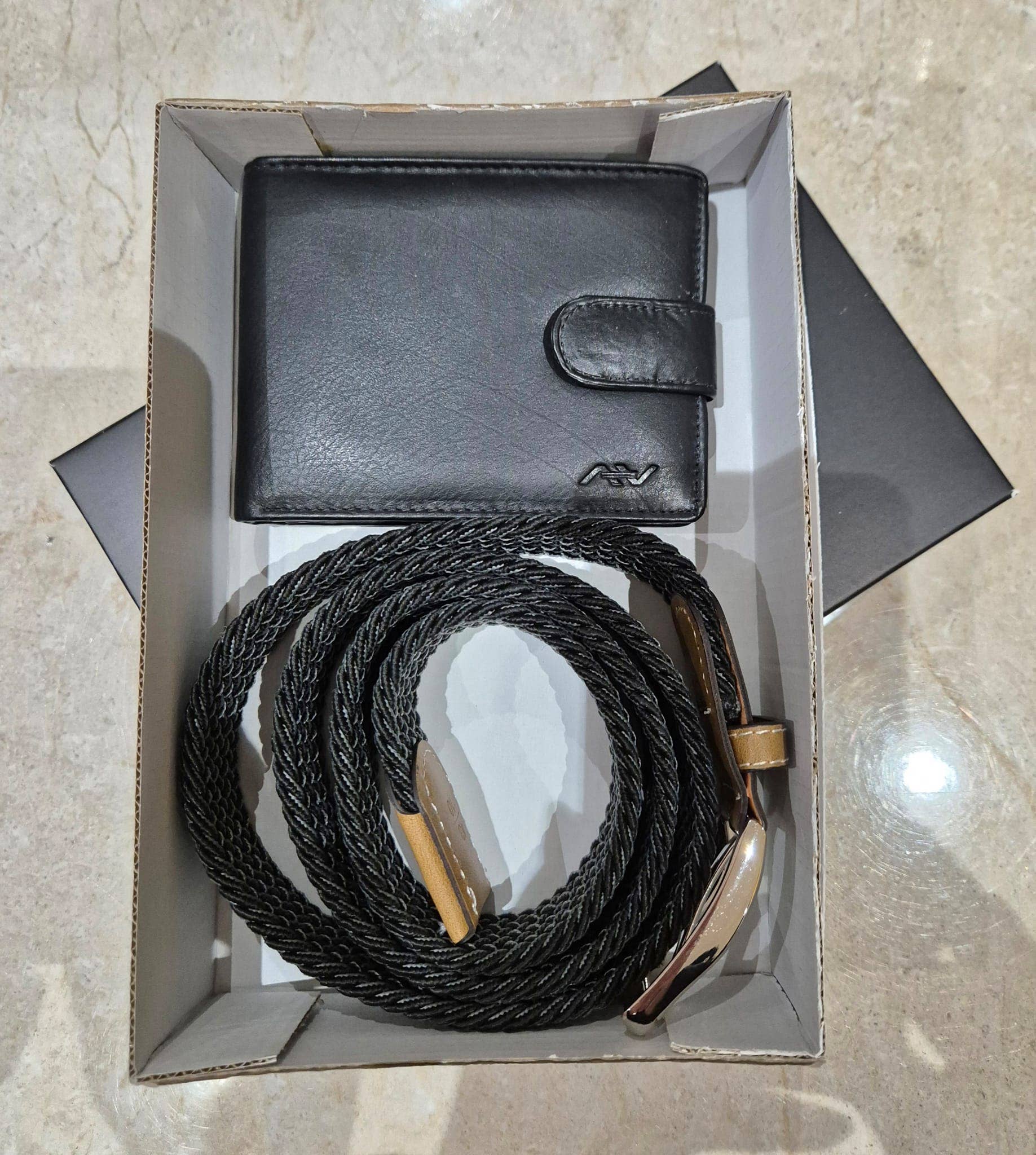 ENSEMBLE PORTEFEUILLE EN CUIR AVEC CEINTURES ÉLASTIQUES: 3