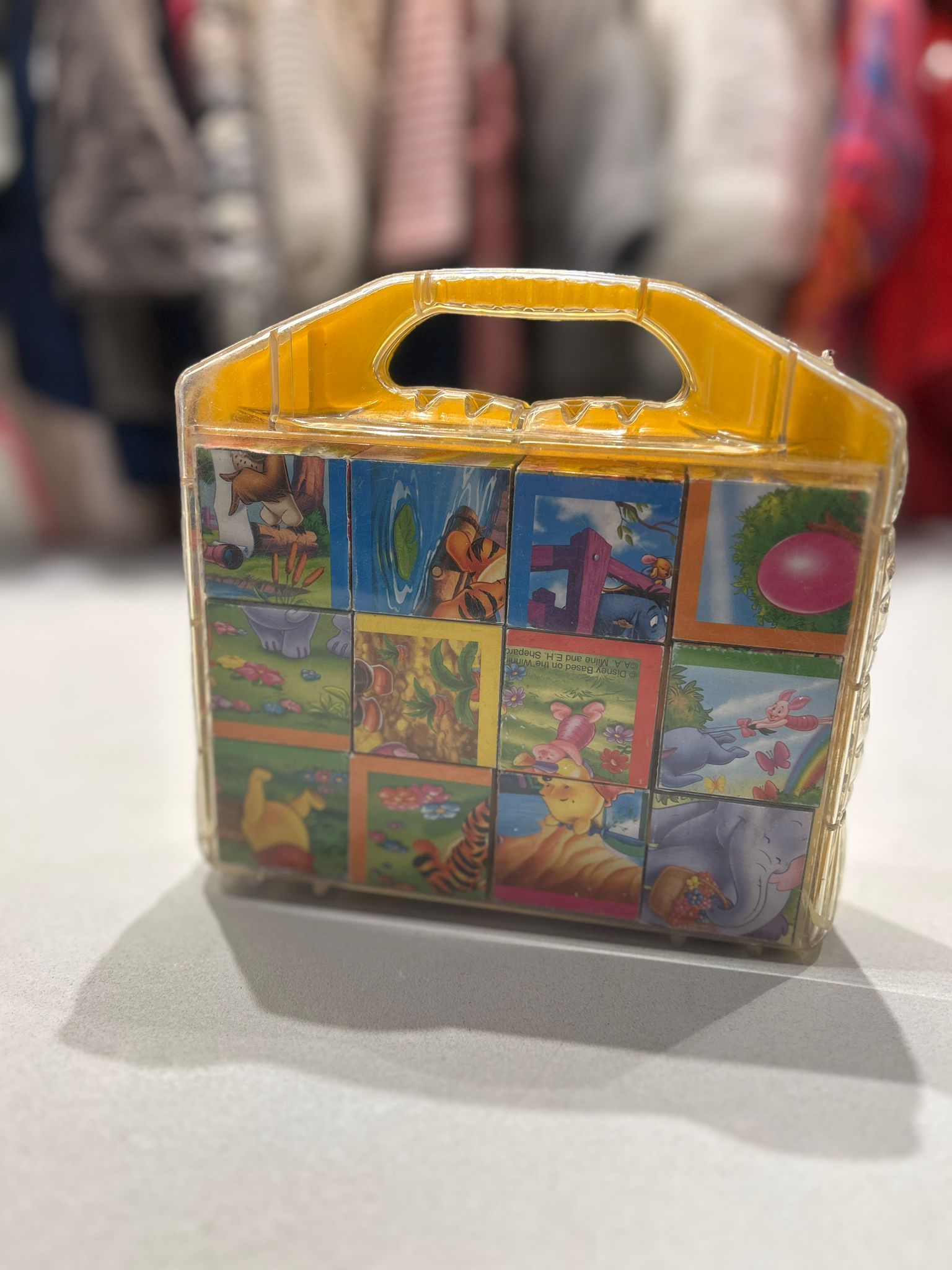Petit valise de cubes en puzzles