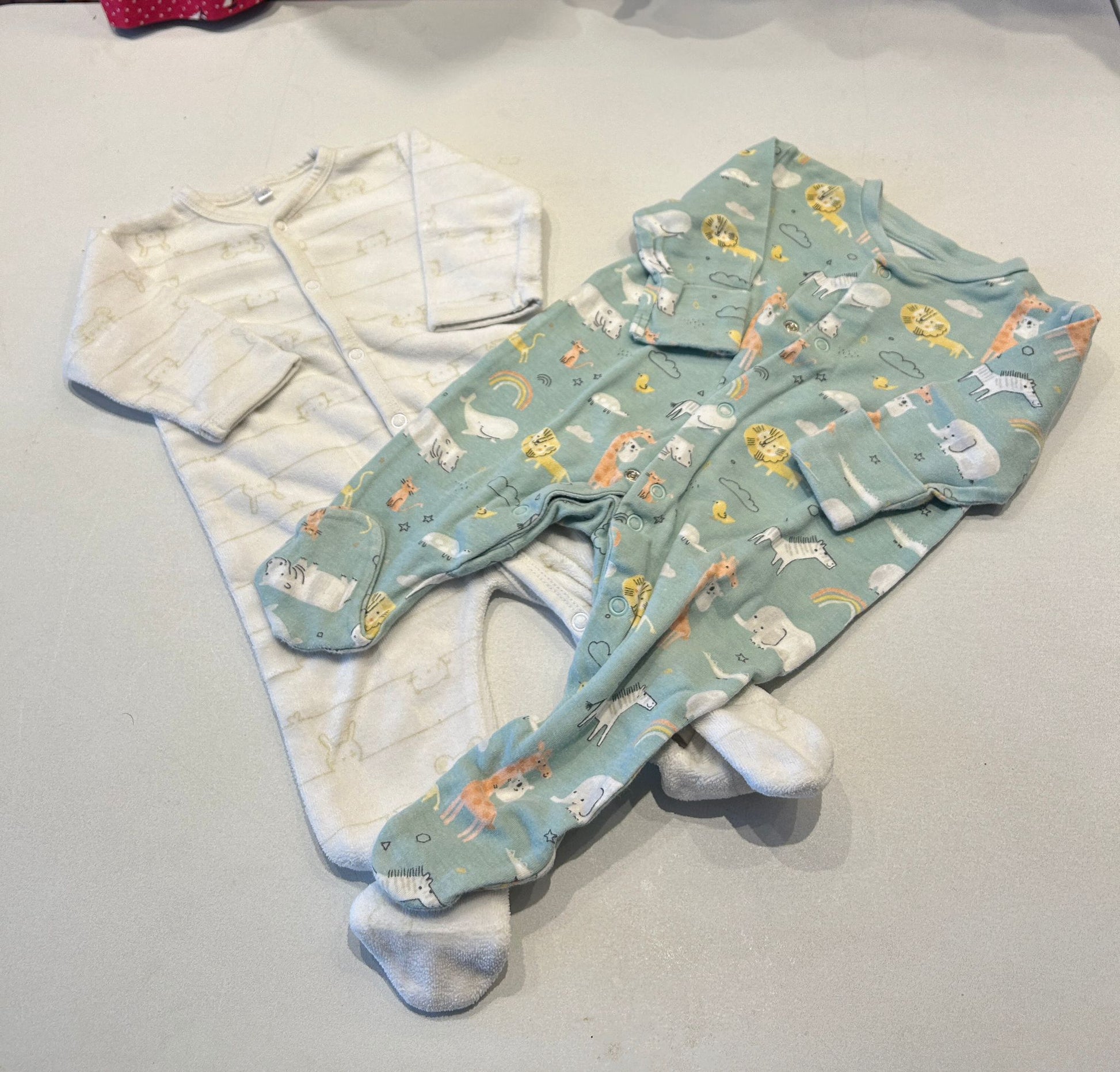 2 pyjamas bébé