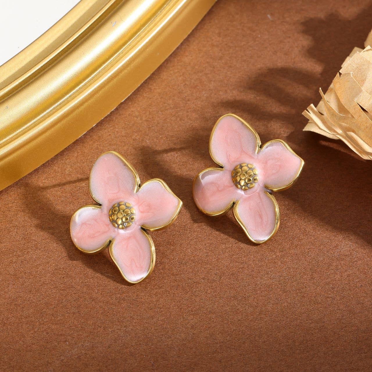 Boucles d'Oreilles Dorées Florales Colorées Roses (émail)