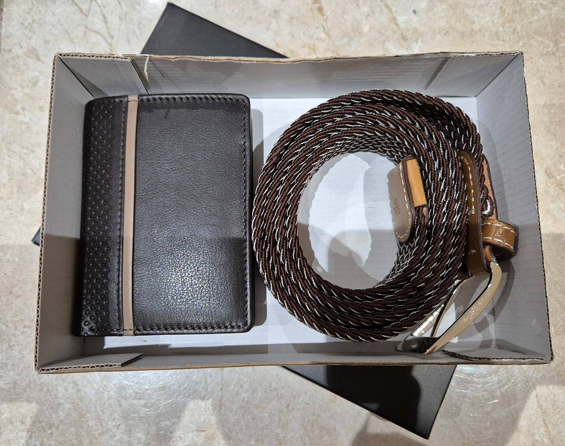 ENSEMBLE PORTEFEUILLE EN CUIR AVEC CEINTURES ÉLASTIQUES: 10