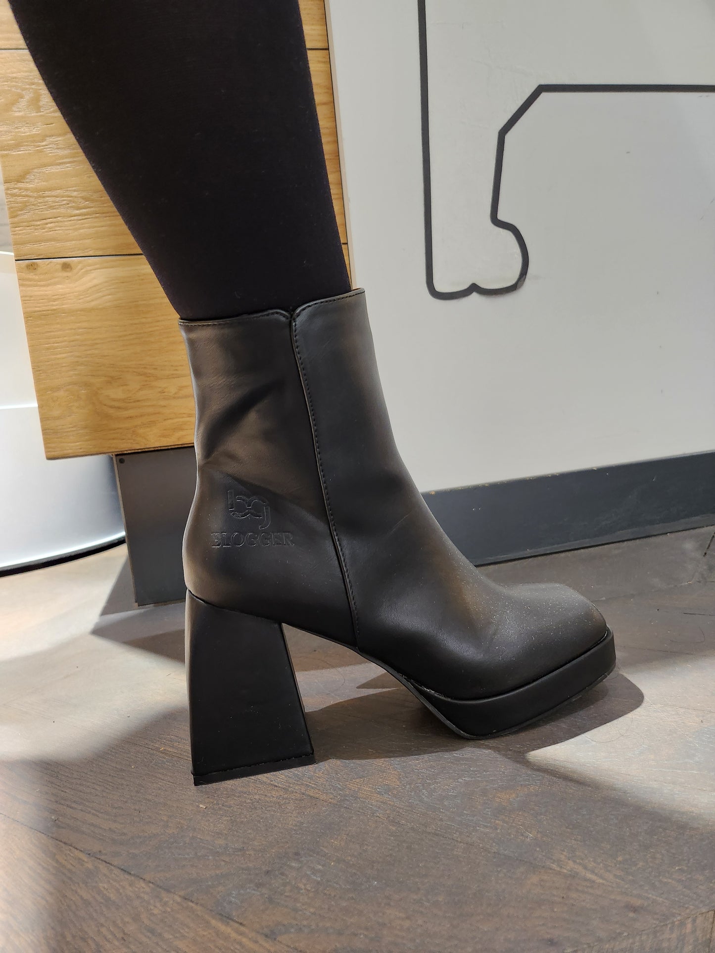 Blogger - Bottines Diva Noir